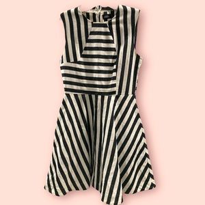 Kate Spade Saturday dress with pockets. Women’s size 2.